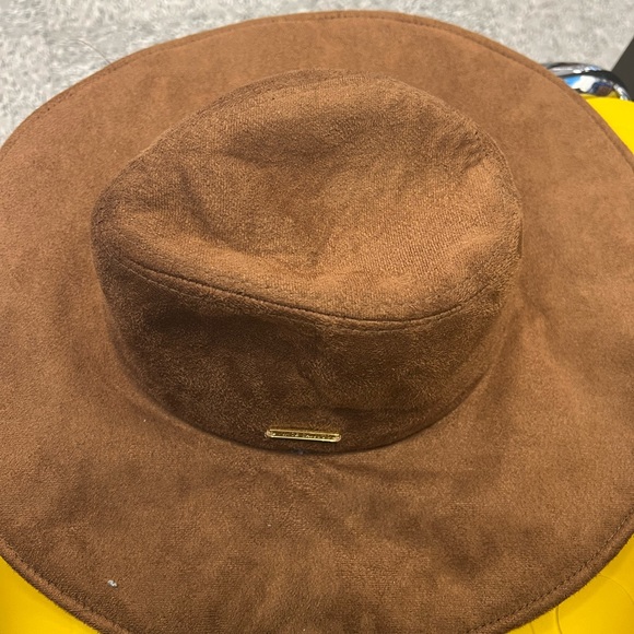 VINCE CAMUTO BUNDLE 2 - Picture 7 of 12